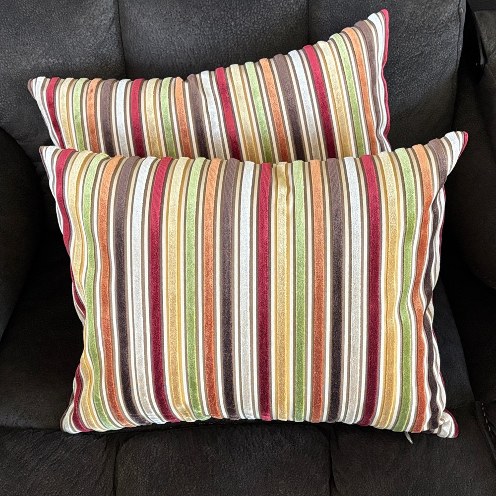 PIER 1 - Set of striped throw pillows